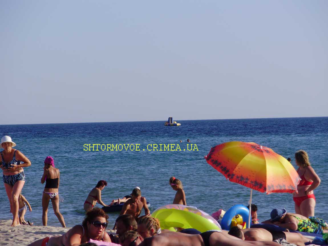 Отдых в Штормовом(Крым, между Евпаторией и Тарханкутом) - . Приезжайте в Штормовое отдыхать всей семьёй. Частный сектор, пансионаты, песчаный пляж, недорого.